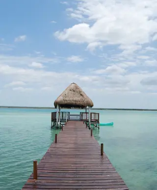 In Bacalar's farbenfroher Lagune abschalten